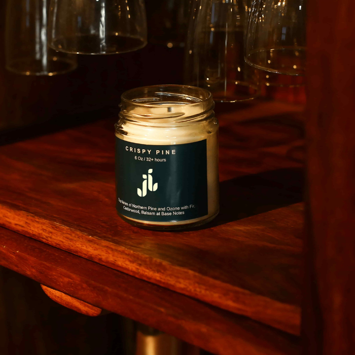 Crispy pine candle